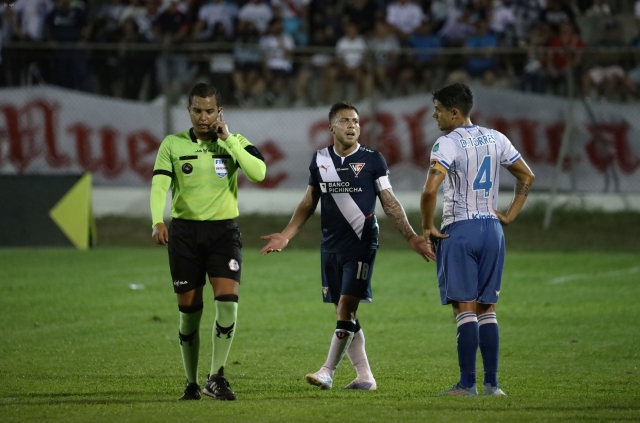 Arbitro Marlon Vera 4