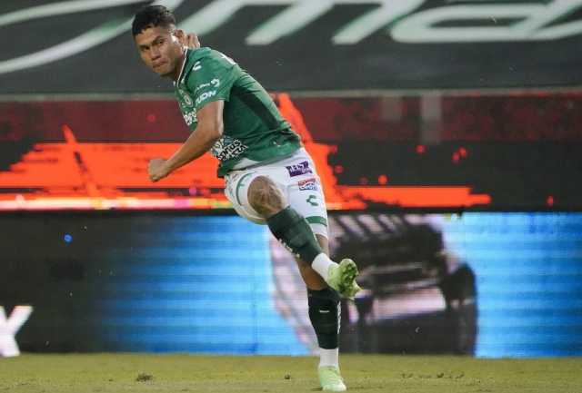 ¡jordy Alcívar Se Bajó Del Avión Y Ya Fue Titular Con El León