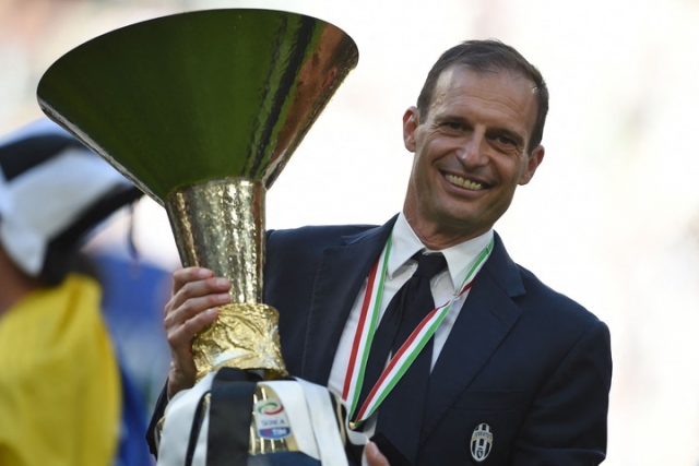 Massimiliano Allegri-italia-seriea-juventus-crotone-trophy-2017