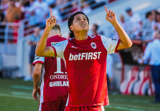 Solo Royal Antwerp le permitió sacar sonrisa a Anthony Valencia, al ...