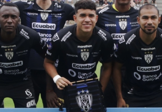 Kendry Páez liquidó al peor club del torneo asegurando 3 puntos para IDV con una Obra de Arte!