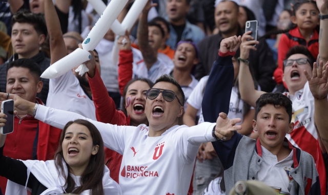 Hinchada LDU 10