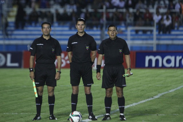 Arbitro Luis Quiroz