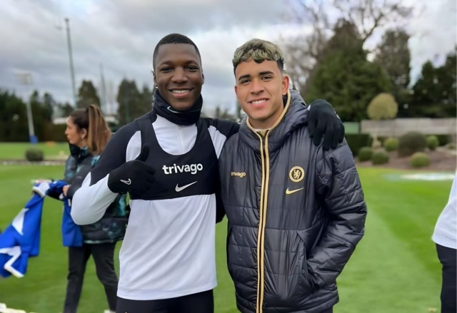 Ecuadorian Legionnaires Kendry Páez and Moisés Caicedo Reunion at Chelsea Training Goes Viral