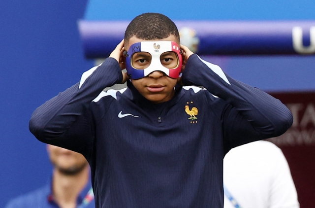 Kylian Mbappe-euro 2024-mascara-Francia-entrenamiento