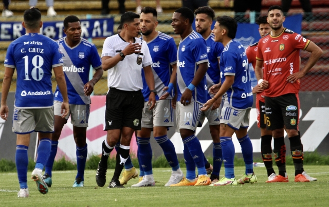 Arbitro Rene Marin 2